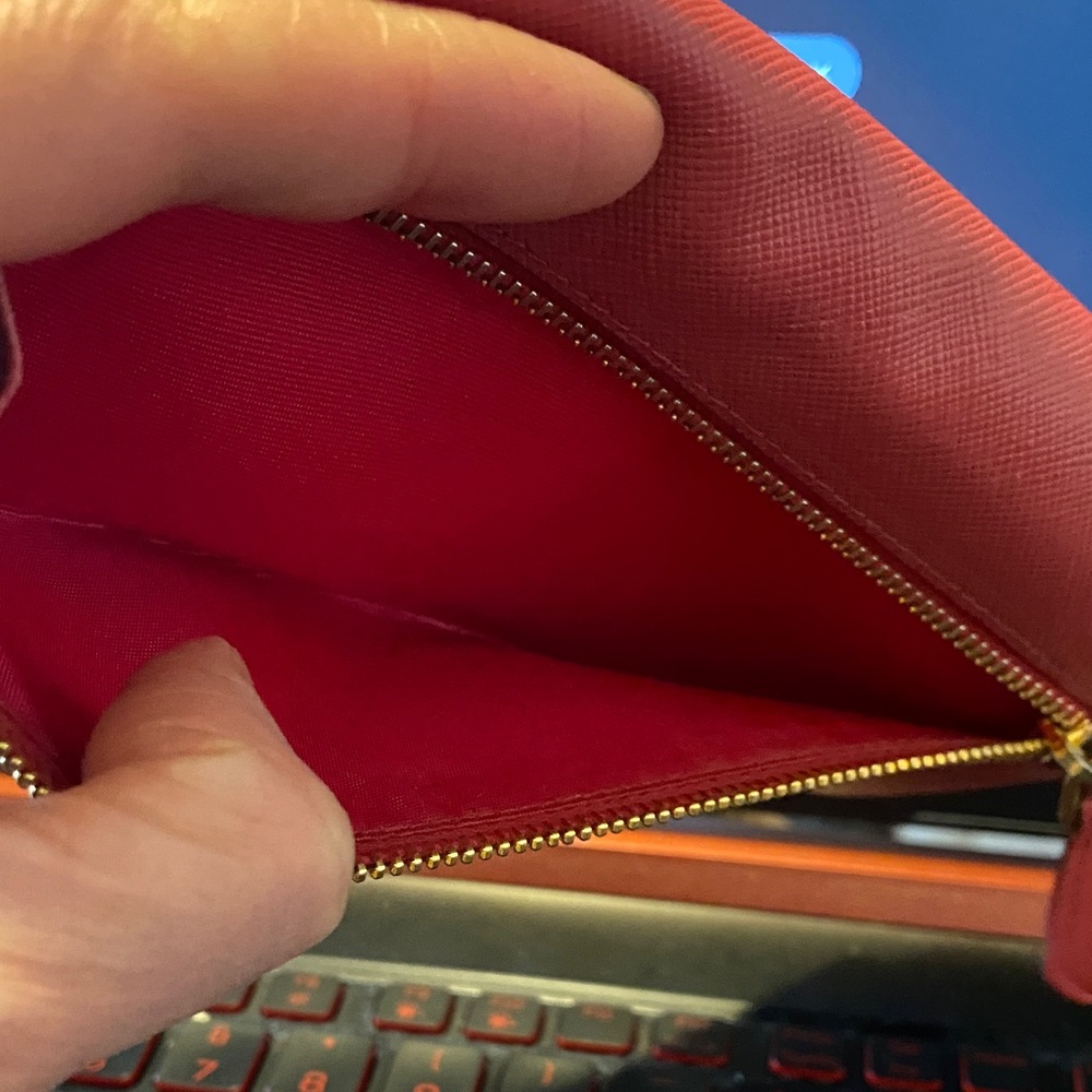 Prada Fushia pink , pre loved in fair condition Accent Wallet - Picture 3 of 8